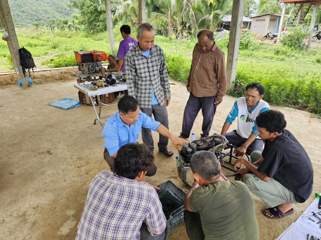 មន្ទីរអភិវឌ្ឍន៍ជនបទខេត្តបន្ទាយមានជ័យ បើកវគ្គបណ្តុះបណ្តាលស្តីពី ការជួសជុល និងថែទាំគ្រឿងយន្តកសិកម្មខ្នាតតូច ក្នុងស្រុកម៉ាឡៃ 15 photo 2024 05 21 16 08 27