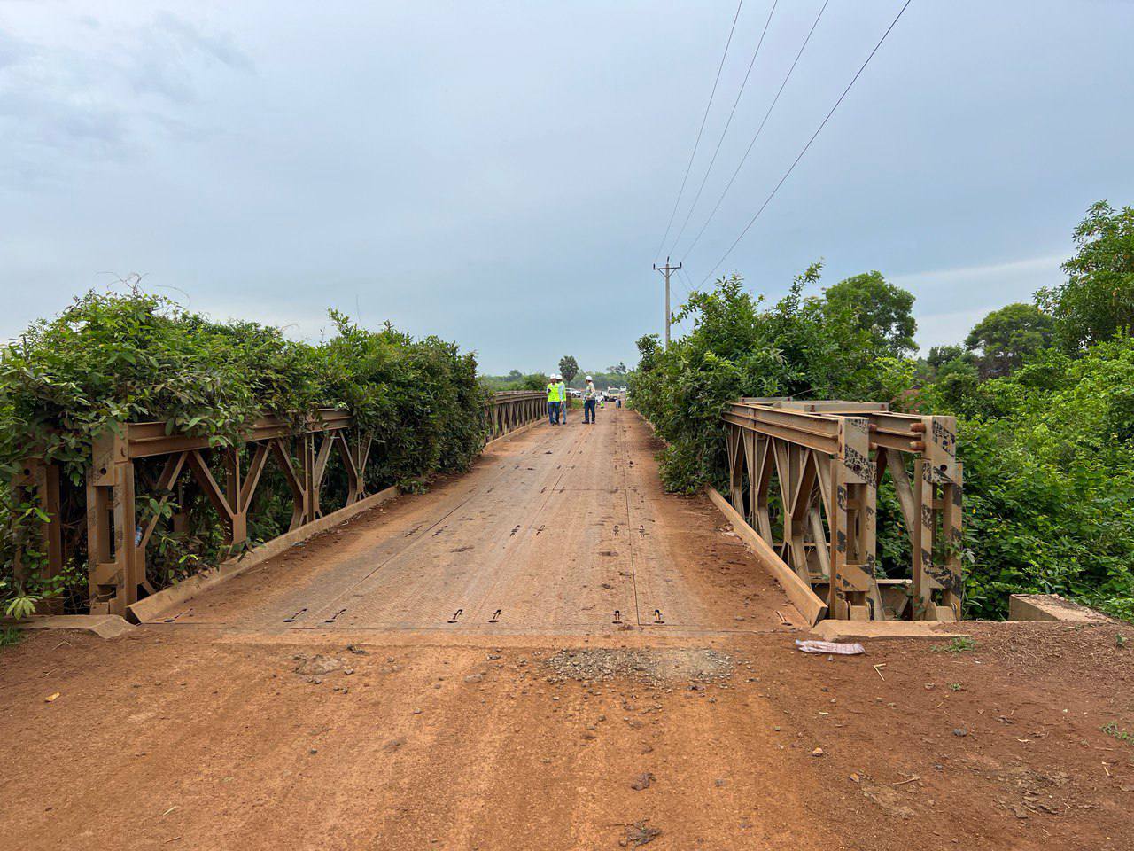 ឯកឧត្តមបណ្ឌិត ចាន់ ដារ៉ុង ដឹកនាំមន្ត្រីបច្ចេកទេសគម្រោង និងក្រុមទីប្រឹក្សាបច្ចេកទេសរបស់គម្រោង នៃក្រសួងអភិវឌ្ឍន៍ជនបទ ចូលរួមពិនិត្យវឌ្ឍនភាពនៃការអនុវត្តគម្រោងកែលម្អការតភ្ជាប់ហេដ្ឋារចនាសម្ព័ន្ធផ្លូវថ្នល់ (RCIP) ជាមួយក្រុមបេសកកម្មធនាគារពិភពលោក 12 photo 2024 05 29 18 45 13