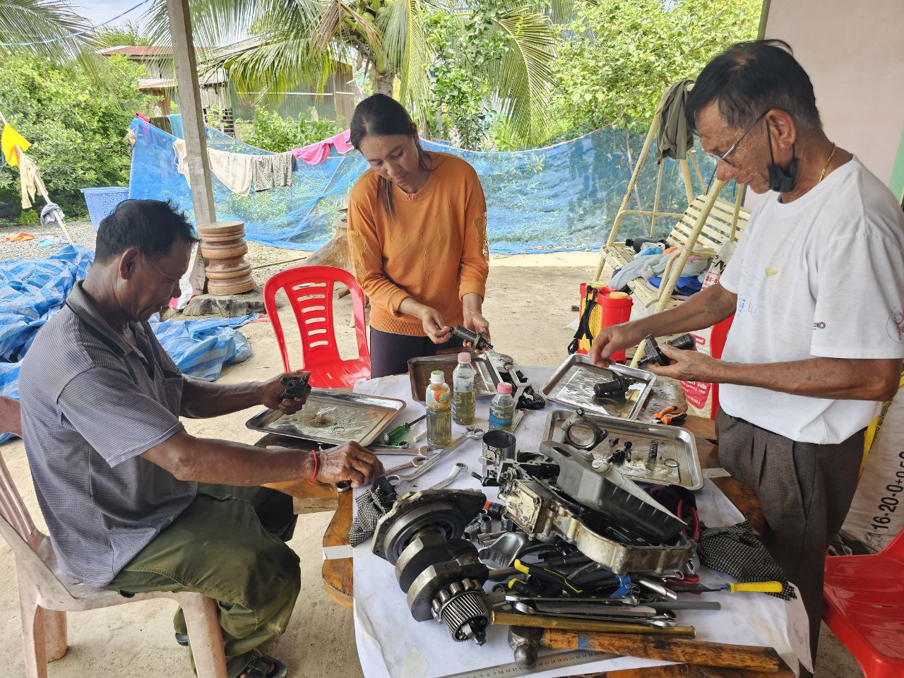 ក្រុមការងារសម្របសម្រួលគម្រោង ការកសាងភូមិសន្តិភាព បើកវគ្គបណ្តុះបណ្តាល ស្តីពីការជួសជុល និងថែទាំគ្រឿងយន្តកសិកម្មខ្នាតតូច 8 photo 2024 05 31 09 45 15