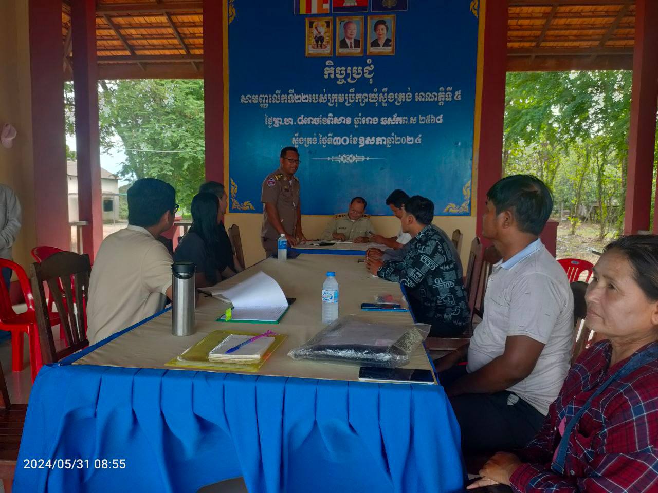 ក្រុមការងារសម្របសម្រួលគម្រោង ការកសាងភូមិសន្តិភាពតាមរយៈការអភិវឌ្ឍសហគមន៍ជនបទចម្រុះ ពិនិត្យមើលស្ថានីយ៍ចែកចាយទឹកស្អាតសហគមន៍ផ្ទះស្បូវ 7 photo 2024 05 31 17 40 30