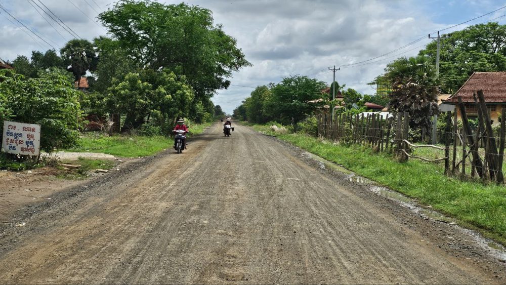 លោក តាន់ វាសនា បានចូលរួមអមដំណើរ តំណាងក្រសួងសេដ្ឋកិច្ច និងហិរញ្ញវត្ថុ ចុះពិនិត្យផ្លូវចំនួន ០៥ខ្សែ ក្នុងខេត្តកំពង់ធំ ក្នុងក្របខ័ណ្ឌ RID4CAM 2 photo 2024 06 01 18 04 12 3