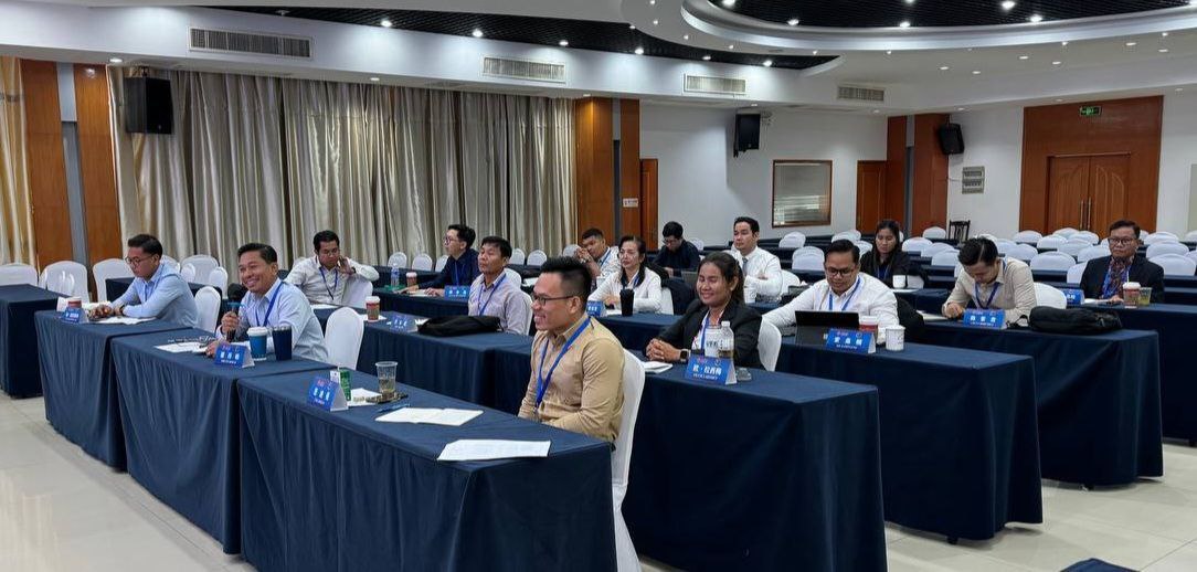 លោក ទូច ស៊ីផាត ដឹកនាំមន្ត្រីរាជការនៃក្រសួងអភិវឌ្ឍន៍ជនបទ ១៤រូប ចូលរួមវគ្គបណ្ដុះបណ្ដាលស្តីពី ការអភិវឌ្ឍជនបទ និងការកាត់បន្ថយភាពក្រីក្រ នៅខេត្តជាំងស៊ូ ប្រទេស 8 photo 2024 06 06 16 19 14