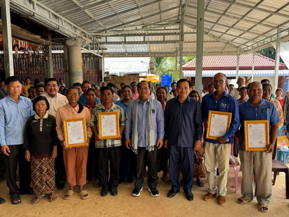 ឯកឧត្ដម សួន សេរីរដ្ឋា អញ្ជើញចូលរួមជាកិត្តិយសប្រគល់ លិខិតទទួលស្គាល់អត្តសញ្ញាណជនជាតិដើមភាគតិច នៅខេត្តសៀមរាប 2 photo 2024 06 14 18 34 14 2