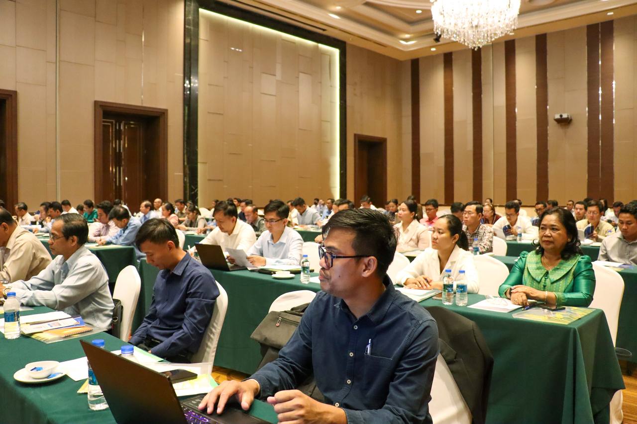 ឯកឧត្តម ផូ ផារិទ្ធ បានអញ្ជើញជាអធិបតីក្នុងសិក្ខាសាលាស្ដីពី វេទិកាផ្សព្វផ្សាយព័ត៌មានថវិកាសម្រាប់សាធារណៈជន (ថវិកាពលរដ្ឋ) 11 photo 2024 06 21 08 14 39