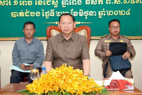 ថ្នាក់ដឹកនាំ និងមន្ត្រីរាជការនៃមន្ទីរអភិវឌ្ឍន៍ជនបទខេត្តបាត់ដំបង