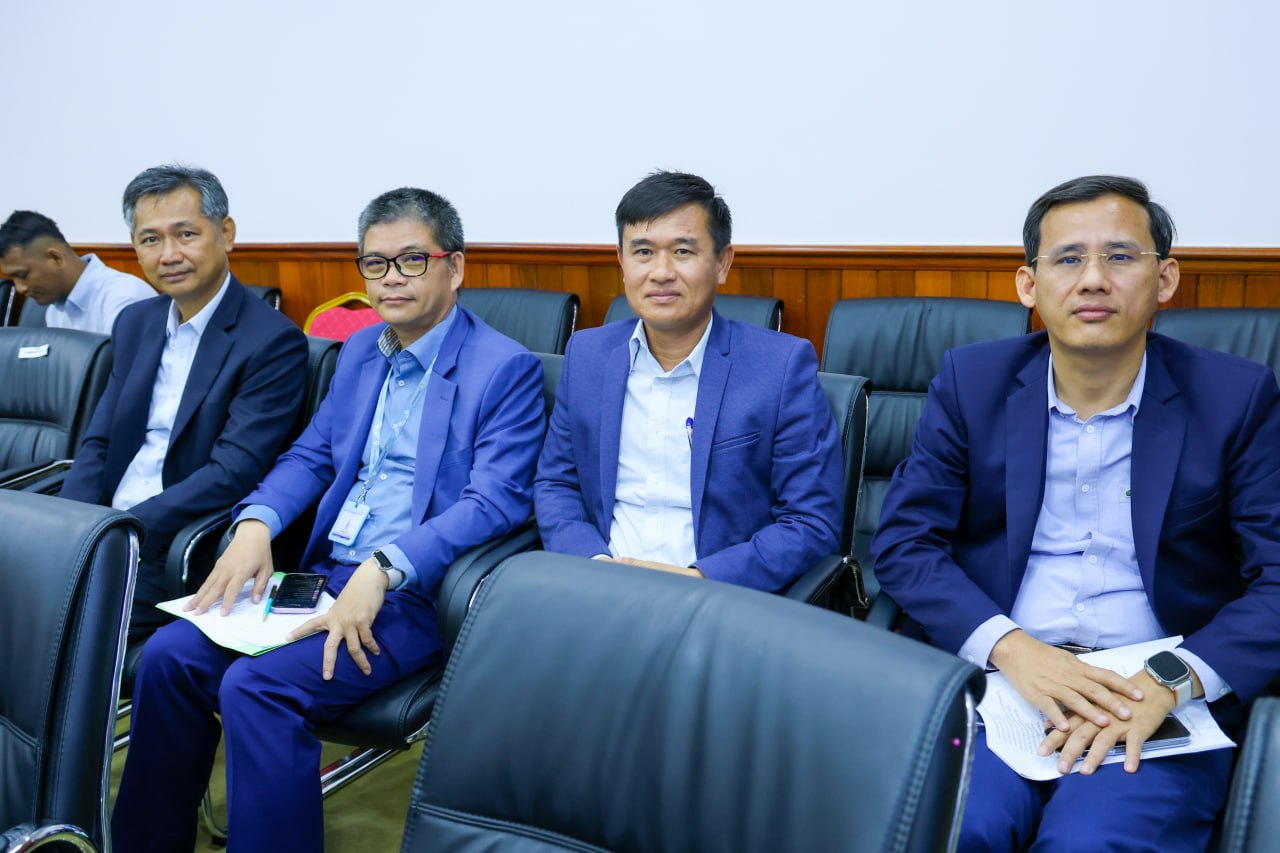 ឯកឧត្តម ឆាយ ឫទ្ធិសែន អញ្ជើញដឹកនាំកិច្ចប្រជុំសំណេះសំណាលជាមួយថ្នាក់ដឹកនាំរដ្ឋលេខាធិការ និងអនុរដ្ឋលេខាធិការ ដើម្បីជំរុញការងារអភិវឌ្ឍន៍ជនបទ 20 18 2