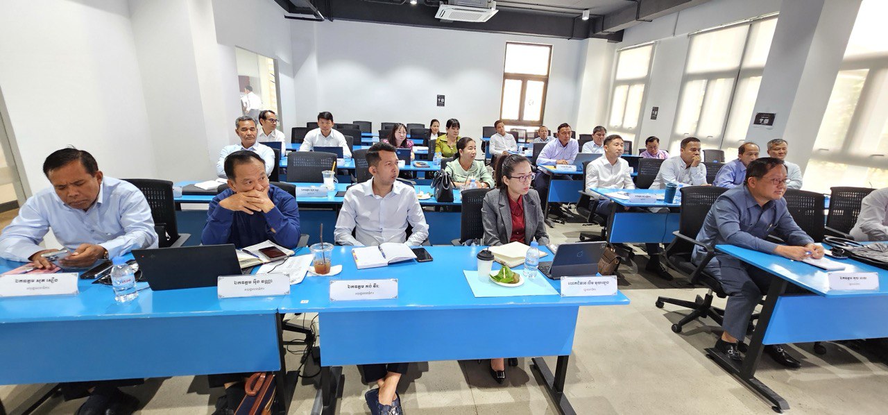 ឯកឧត្តម លោកជំទាវ រដ្ឋលេខាធិការ អនុរដ្ឋលេខាធិការ លោកជំទាវ ថ្នាក់ដឹកនាំក្រសួងអភិវឌ្ឍន៍ជនបទ ចំនួន១៦រូប អញ្ជើញចូលរួមក្នុងវគ្គបណ្ដុះបណ្ដាលភាពជាអ្នកដឹកនាំបរិវត្តកម្មឌីជីថល វគ្គទី១ នៅវិទ្យាស្ថានអភិបាលកិច្ចឌីជីថល 9 photo 2024 07 03 12 54 37