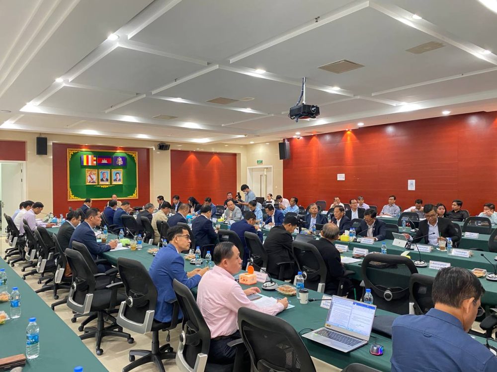 ឯកឧត្តម ប៉ែន ពេជ្រសាលី អញ្ជើញចូលរួមកិច្ចប្រជុំអន្តរក្រសួង ដើម្បីបន្តពិនិត្យ និងពិភាក្សាលើសេចក្តីព្រាងច្បាប់ស្តីពីការទទួលខុសត្រូវលេីផលិតផល 2 photo 2024 07 10 12 16 33 2