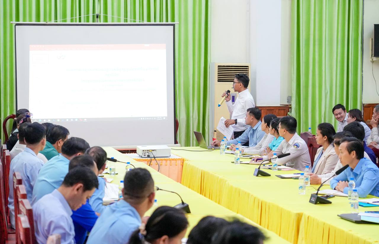 មន្ទីរអភិវឌ្ឍន៍ជនបទខេត្តពោធិ៍សាត់ រៀបចំកិច្ចប្រជុំបូកសរុបលទ្ធផលការងារប្រចាំឆមាសទី១ ឆ្នាំ២០២៤ និងលើកទិសដៅការងារឆ្នាំ២០២៤ ស្តីពី ការផ្គត់ផ្គង់ទឹកស្អាត និងការលើកកម្ពស់អនាម័យនៅជនបទ 12 photo 2024 07 10 16 05 55