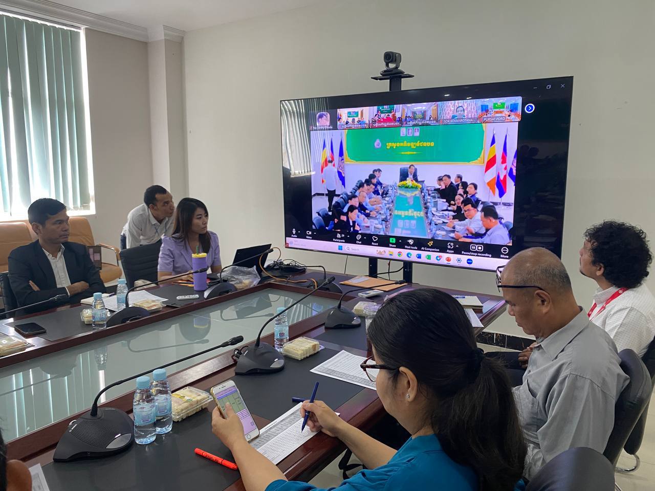 ឯកឧត្ដម ផូ ផារិទ្ធ អញ្ជើញដឹកនាំកិច្ចប្រជុំបូកសរុបរបាយការណ៍វឌ្ឍនភាពការងារឆមាសទី១ ឆ្នាំ២០២៤ និងលើកទិសដៅបន្តការងារអង្គការមិនមែនរដ្ឋាភិបាល 11 photo 2024 07 17 20 01 05