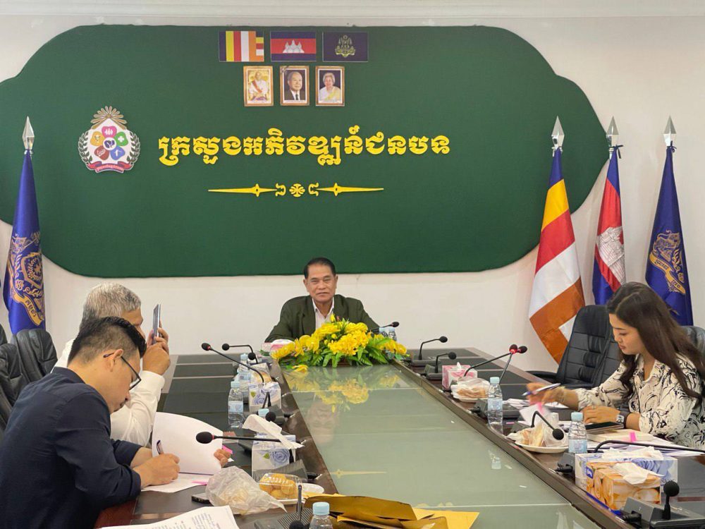 ឯកឧត្ដម អ៉ិន ចន្ថា បានដឹកនាំកិច្ចប្រជុំស្ដីពីការបើកឯកសារស្ទង់តម្លៃចំនួន ២គម្រោង 2 photo 2024 07 18 11 16 42