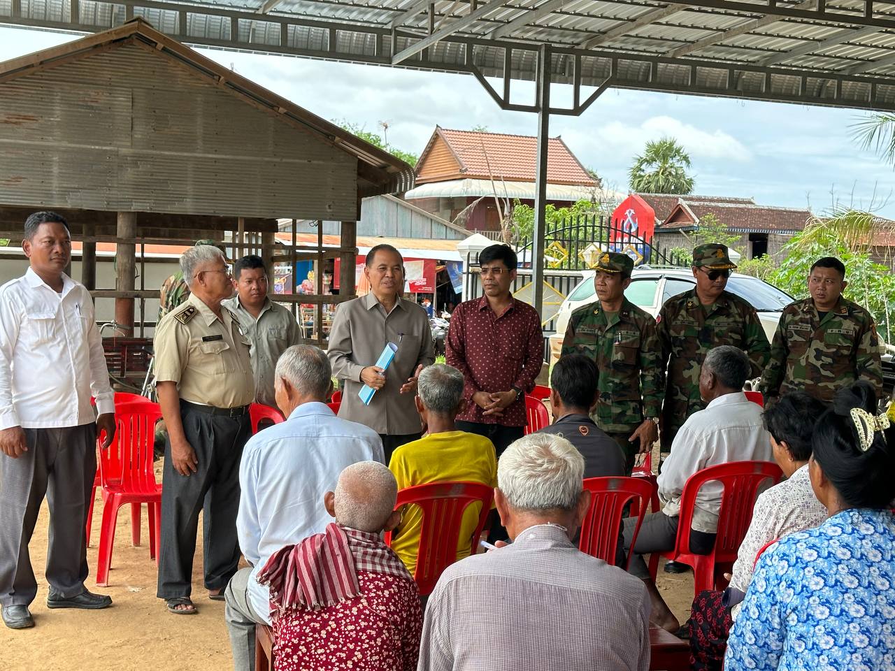 ឯកឧត្តមបណ្ឌិត នួន ដាញ៉ិល អញ្ជើញដឹកនាំគណៈកម្មការអន្តរក្រសួង ដើម្បីត្រួតពិនិត្យ និងវាយតម្លៃ បញ្ចប់សុពលភាព លើលទ្ធផលការងារស្ថាបនាផ្លូវក្រាលកៅស៊ូពីរជាន់ (DBST) ចំនួន១ខ្សែ ប្រវែង ៣ ៥០០ម នៅស្រុកជីក្រែង ខេត្តសៀមរាប 13 photo 2024 07 19 17 18 27