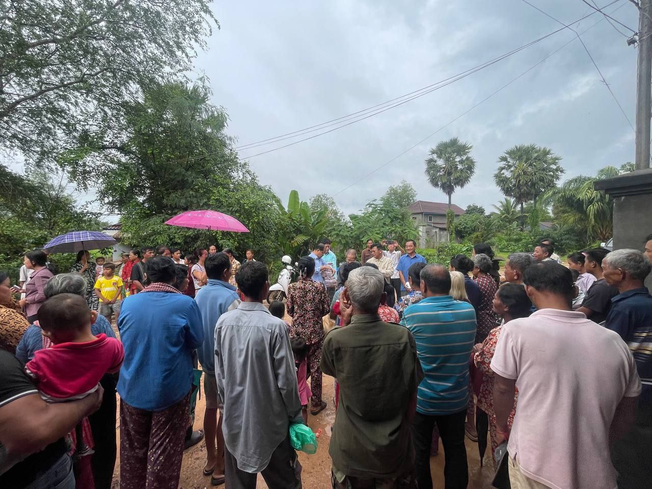 ប្រជាពលរដ្ឋចំនួន ៤ឃុំក្នុងស្រុកព្រៃនប់ទទួលបានផ្លូវ ៤ ខ្សែ ប្រវែង ១២ ២០០ម ស្ថិតនៅ ឃុំ ជើងគោ ឃុំ វាលរេញ ឃុំបឹងតាព្រហ្ម និង ឃុំអូរជ្រៅ ស្រុកព្រៃនប់ ខេត្តព្រះសីហនុ 11 photo 2024 07 22 11 49 43