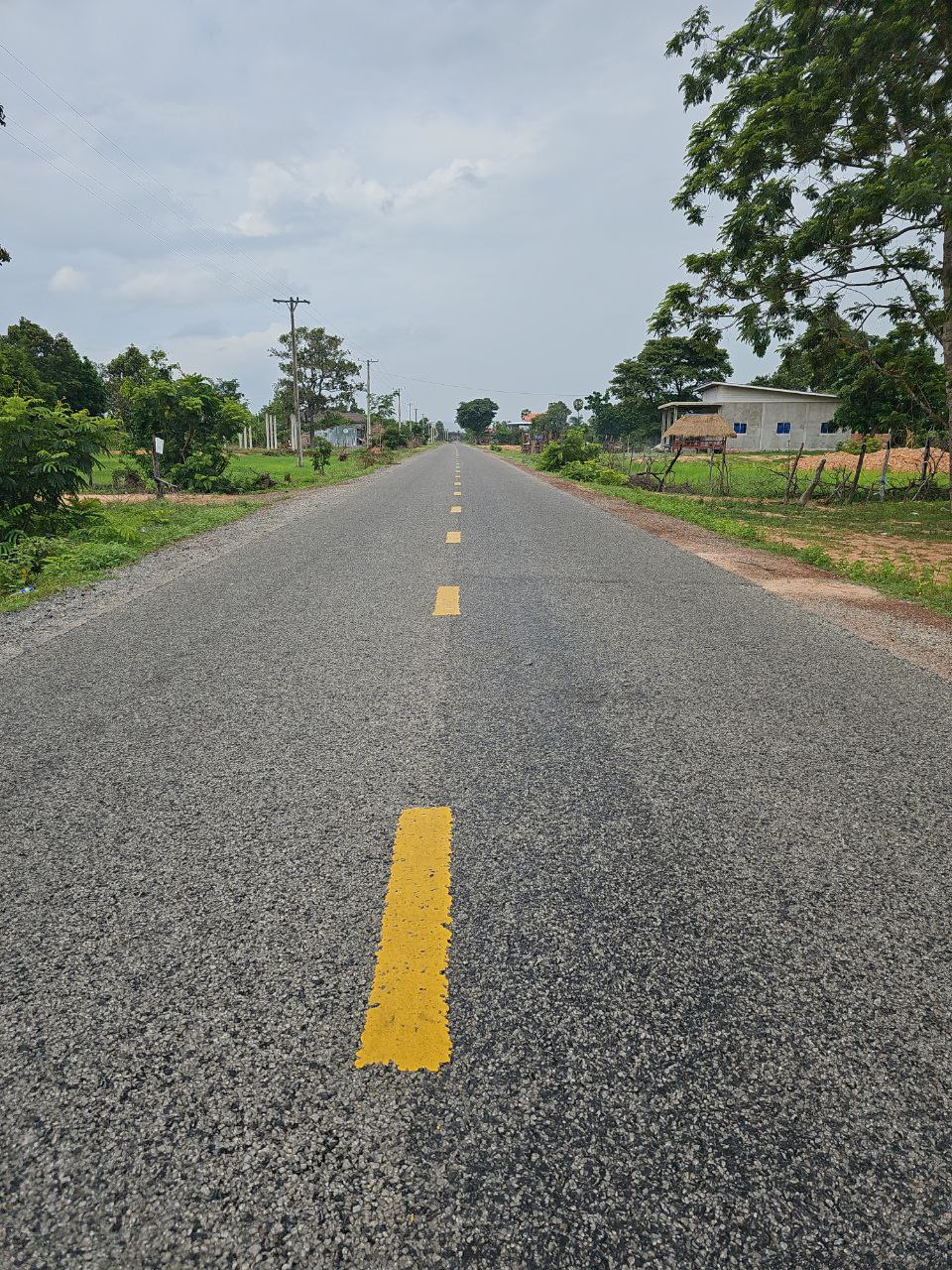 មន្ទីរអភិវឌ្ឍន៍ជនបទខេត្តសៀមរាប អញ្ជើញទៅពិនិត្យស្ថានភាពផ្លូវ និងជំនន់ទឹកភ្លៀង តាមបណ្តោយផ្លូវមួយចំនួននៅស្រុកវ៉ារិន 11 photo 2024 07 23 22 17 07