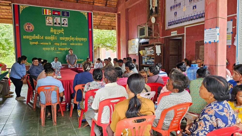 ឯកឧត្តម អុិន ចន្ថា រដ្ឋលេខាធិការ ក្រសួងអភិវឌ្ឍន៍ជនបទ បានដឹកនាំក្រុមការងារចុះស្វែងរកសក្ដានុពលទាំងផ្នែកសេដ្ឋកិច្ច ផ្នែកសង្គមកិច្ច និងធនធានដែលមានស្រាប់នៅក្នុងភូមិ ព្រមទាំងតម្រូវការចាំបាច់របស់ភូមិ សម្រាប់ការអភិវឌ្ឍ "ភូមិគំរូ" 2 photo 2024 07 27 09 14 12