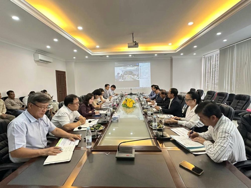 ឯកឧត្តមបណ្ឌិត សួស គង់ អញ្ជើញដឹកនាំកិច្ចប្រជុំ ដើម្បីពិនិត្យរួមគ្នា លើកទី៣ នូវវឌ្ឍនភាពនៃការអនុវត្តគម្រោងអភិវឌ្ឍន៍ហេដ្ឋារចនាសម្ព័ន្ធជនបទដែលធន់នឹងការប្រែប្រួលអាកាសធាតុ 2 photo 2024 07 30 16 41 09 6