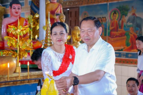 ប្រគេនទៀនចំណាំព្រះវស្សា