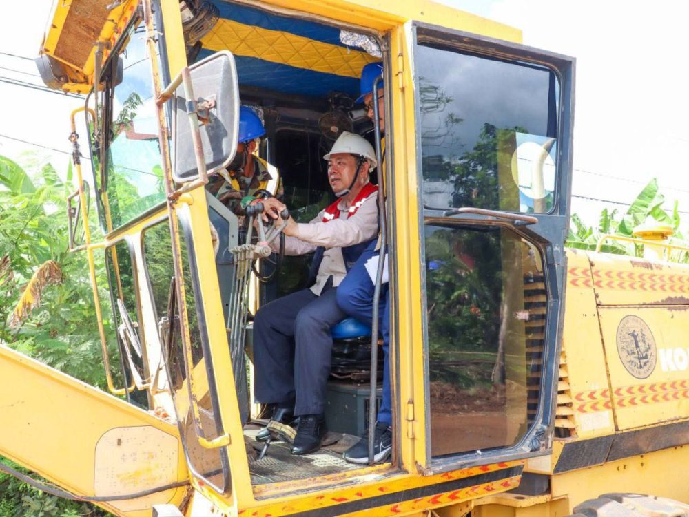 ឯកឧត្ដម ឈឹម សៅគី បានអញ្ជើញចូលរួមជាអធិបតីក្នុងពិធីបើកការដ្ឋានស្ដារឡើងវិញនូវផ្លូវក្រាលកៅស៊ូពីរជាន់ (DBST) ចំនួន១ខ្សែ និងដឹកនាំចុះត្រួតពិនិត្យ និងវាយតម្លៃ ខ្សែផ្លូវក្រាលកៅស៊ូចំនួន១០ខ្សែ និងការងារបំពាក់ស្លាកចរាចរណ៍ចំនួន៤៦៨ស្លាក នៅខេត្តត្បូងឃ្មុំ 2 11 9