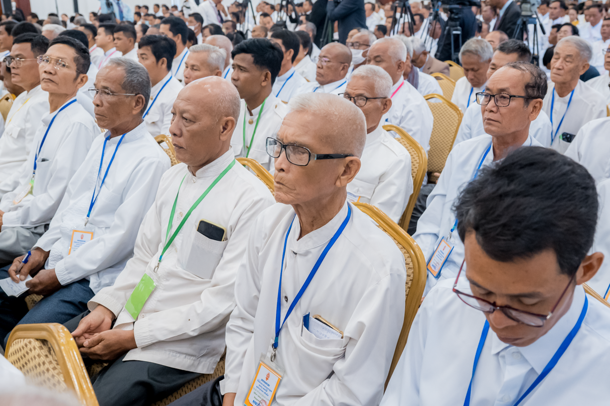 ឯកឧត្តម ឆាយ ឫទ្ធិសែន អញ្ជើញជាគណៈអធិបតីក្នុងពិធីសំណេះសំណាលជាមួយអាចារ្យ អាចារិនីទូទាំងប្រទេសលើកទី៩ 19 17 1