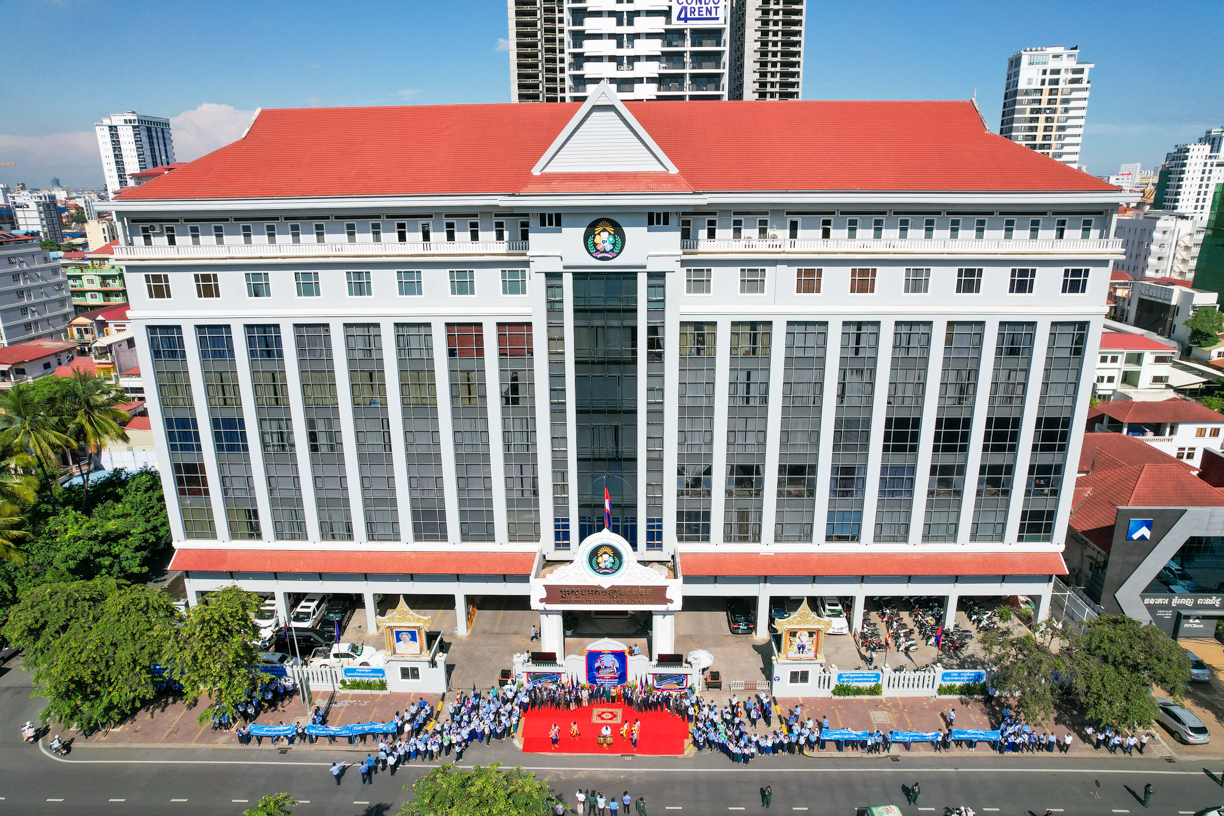 ទីស្ដីការក្រសួងអភិវឌ្ឍន៍ជនបទ ថ្នាក់ដឹកនាំ និងមន្ដ្រីរាជការគ្រប់លំដាប់ថ្នាក់ នៃក្រសួងអភិវឌ្ឍន៍ជនបទ បានសម្ដែងការអបអរសារទរ និងគោរពជូនពរ សម្ដេចអគ្គមហាសេនាបតីតេជោ ហ៊ុន សែន ប្រធានព្រឹទ្ធសភា ក្នុងឱកាសខួបចម្រើនជន្មាយុគម្រប់ ៧២ឆ្នាំ ឈានចូល ៧៣ឆ្នាំ នៅថ្ងៃទី៥ ខែសីហា ឆ្នាំ២០២៤ ហើយជាថ្ងៃប្រវត្តិសាស្ដ្រនៃពិធីបើកការដ្ឋាន “គម្រោងព្រែកជីកហ្វូណនតេជោ” ។ 4 2 5