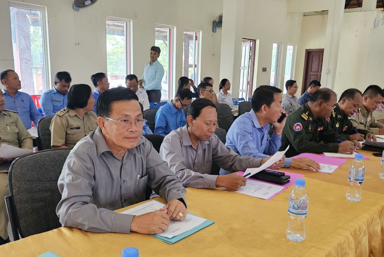 ឯកឧត្ដមបណ្ឌិត សៅ ជីវ័ន្ត ដឹកនាំកិច្ចប្រជុំបូកសរុបលទ្ធផលការងារប្រចាំខែកក្កដា និងលើកទិសដៅការងារខែសីហា របស់ក្រុមការងាររាជរដ្ឋាភិបាលចុះមូលដ្ឋានស្រុកសំពៅលូន 7 photo 2024 08 01 18 20 16