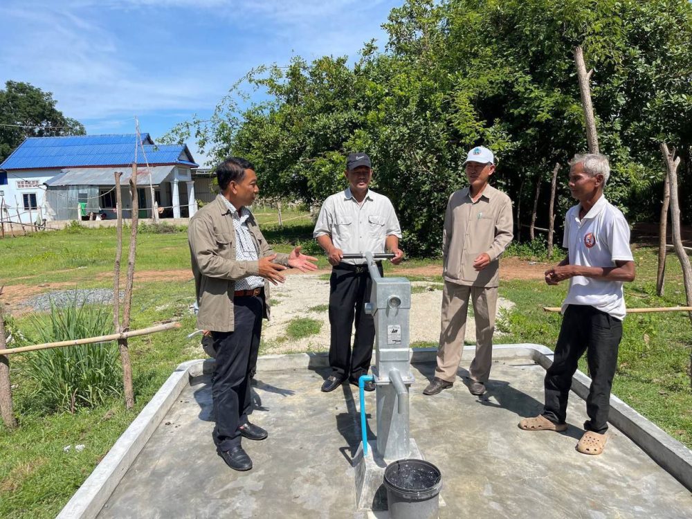 លោកក ជិន រដ្ឋា ប្រធានមន្ទីរអភិវឌ្ឍន៍ជនបទខេត្តកំពង់ឆ្នាំង ចុះពិនិត្យ និងវាយតម្លៃសមិទ្ធផលប្រពន្ធ័ផ្គត់ផ្គង់ទឹក ដែលអនុវត្តដោយមន្ទីរ 2 photo 2024 08 01 19 46 24