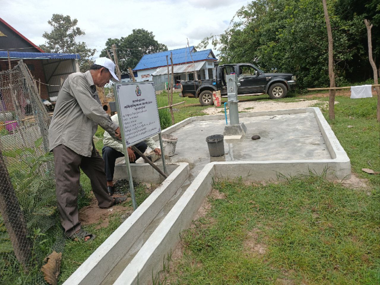 លោកក ជិន រដ្ឋា ប្រធានមន្ទីរអភិវឌ្ឍន៍ជនបទខេត្តកំពង់ឆ្នាំង ចុះពិនិត្យ និងវាយតម្លៃសមិទ្ធផលប្រពន្ធ័ផ្គត់ផ្គង់ទឹក ដែលអនុវត្តដោយមន្ទីរ 7 photo 2024 08 01 19 46 25