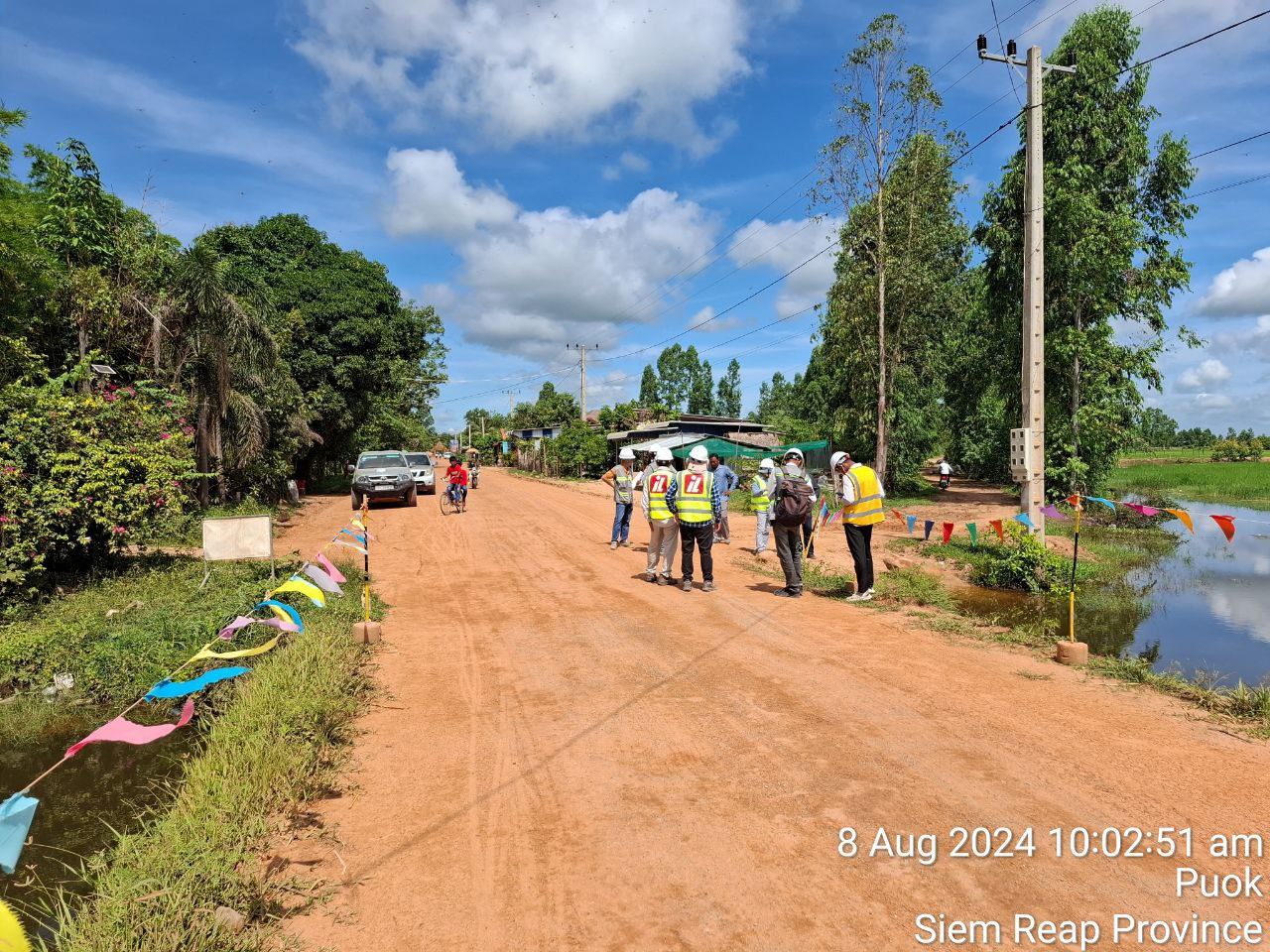 មន្ត្រីបច្ចេកទេស នៃមន្ទីរអភិវឌ្ឍន៍ជនបទខេត្តសៀមរាប អញ្ជើញចុះពិនិត្យវឌ្ឍនភាពការងារសាងសង់ផ្លូវកៅស៊ូ២ជាន់ (DBST) ចំនួន ៨ខ្សែ ប្រវែងសរុប ១០៦គីឡូម៉ែត្រ ក្នុងក្របខ័ណ្ឌកម្មវិធីអភិវឌ្ឍន៍ហេដ្ឋារចនាសម្ព័ន្ធជនបទសម្រាប់កម្ពុជា (RID4CAM) 11 photo 2024 08 08 21 26 03
