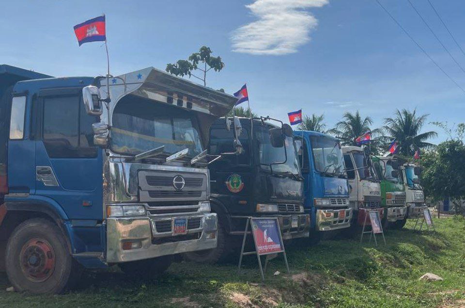 ឯកឧត្តមបណ្ឌិត សៅ ជីវ័ន្ត អញ្ជើញជាអធិបតីក្នុងពីធីបើកការដ្ឋានស្ថាបនាផ្លូវក្រាលដីល្បាយក្រួស ចំនួន ០២ខ្សែ មានប្រវែងសរុប ៤ ៧៥០ម៉ែត្រ ស្ថិតនៅស្រុកជុំគិរី ខេត្តកំពត 8 photo 2024 08 12 17 01 34