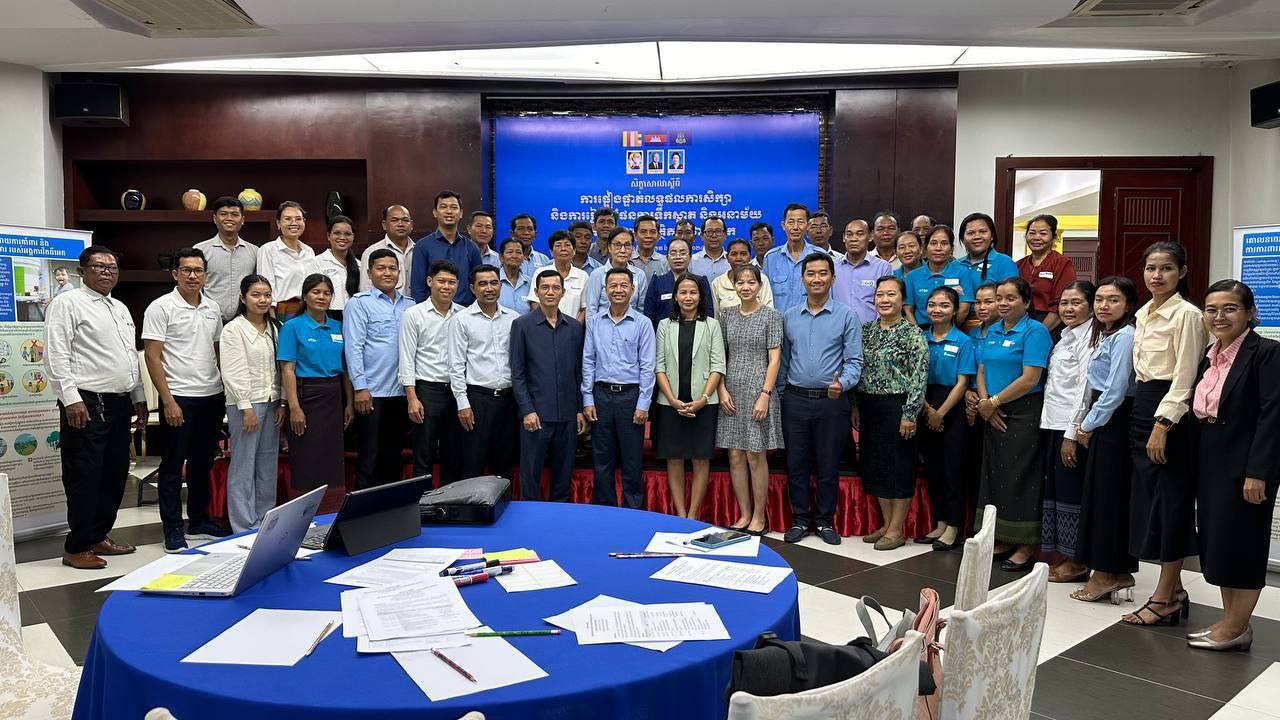 មន្ដ្រីជំនាញនាយកដ្ឋានផ្គត់ផ្គង់ទឹកជនបទ ចូលរួមសិក្ខាសាលា ស្ដីពីការផ្ទៀងផ្ទាត់លទ្ធផលការសិក្សា និងការរៀបចំផែនការទឹកស្អាត និងអនាម័យប្រកបដោយសុវត្ថិភាពថ្នាក់ស្រុក 8 photo 2024 08 13 15 43 31