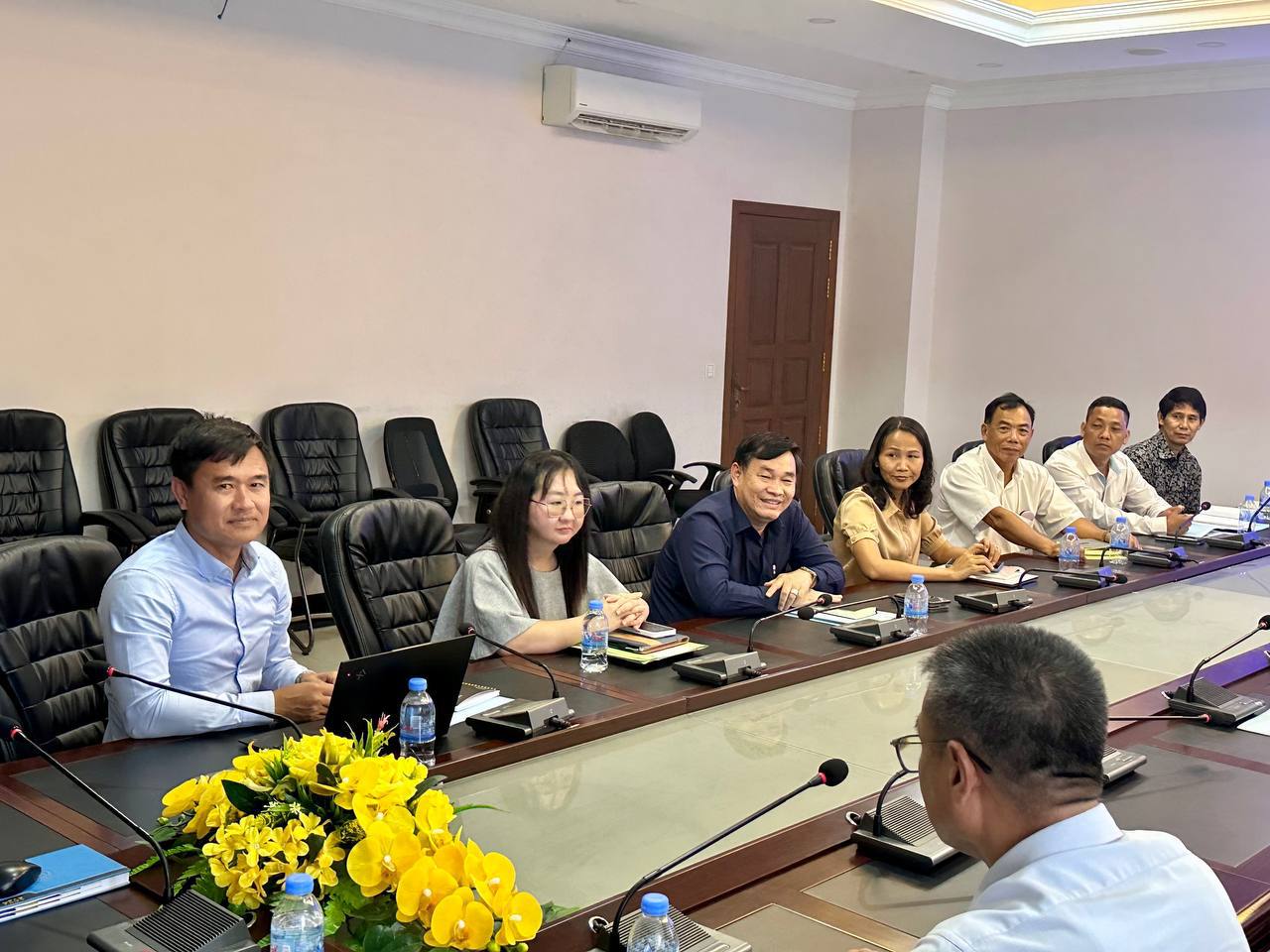 ឯកឧត្តមបណ្ឌិត នួន ដាញ៉ិល អញ្ជើញដឹកនាំកិច្ចប្រជុំជាមួយគណៈកម្មការចំពោះកិច្ចដោះស្រាយបញ្ហាប្រឈមពាក់ព័ន្ធនឹងការងារគ្រប់គ្រងវិស័យទឹកជនបទ 6 photo 2024 08 13 21 24 15