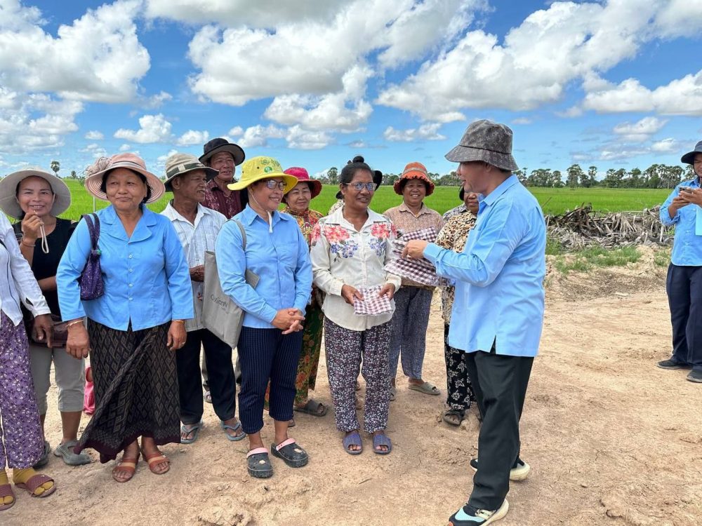 ឯកឧត្តម សាន វិសាល អញ្ជើញចូលរួមពិធីបើកការដ្ឋានការងារស្ថាបនាផ្លូវក្រាលដីល្បាយក្រួស ចំនួន ០១ខ្សែ នៅស្រុកជីក្រែក ខេត្តសៀមរាប 2 photo 2024 08 14 19 00 32