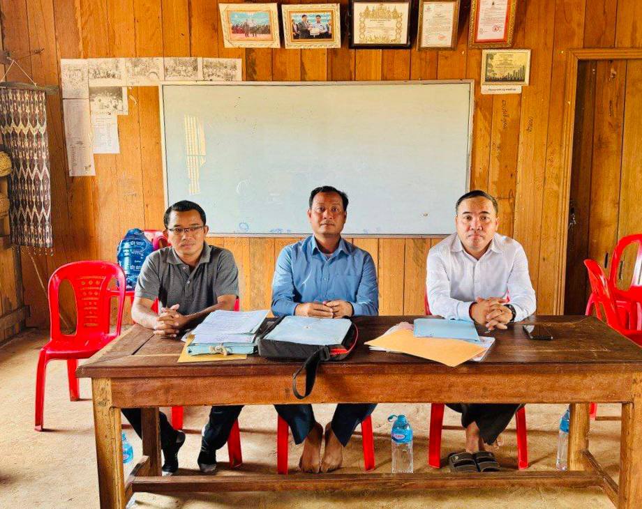 លោក កុយ ណាត បានដឹកនាំកិច្ចប្រជុំស្តីពីការពង្រឹងតួនាទី ភារកិច្ច គណៈកម្មាធិការសហគមន៍ជនជាតិដើមភាគតិច កួយ ក្នុងស្រុករវៀង ខេត្តព្រះវិហារ 2 photo 2024 08 15 18 49 17