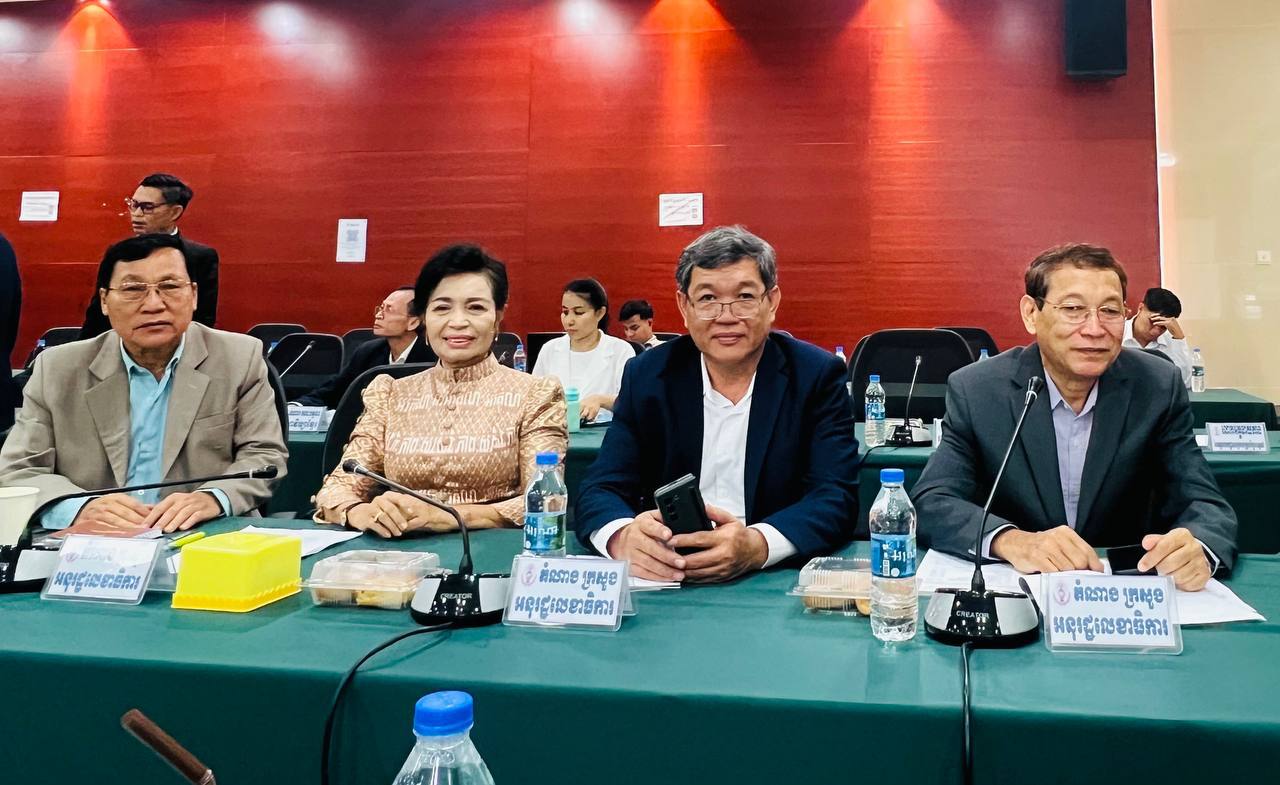 លោកជំទាវ ឡាយ វីរៈបុត្រ អញ្ជើញចូលរួមកិច្ចប្រជុំអន្តរក្រសួង ដើម្បីពិនិត្យ និងពិភាក្សាបន្តលើសេចក្តីព្រាងអនុក្រឹត្យស្តីពីអនាម័យនៃម្ហូបអាហារសម្រាប់មនុស្ស 8 photo 2024 08 22 14 26 09