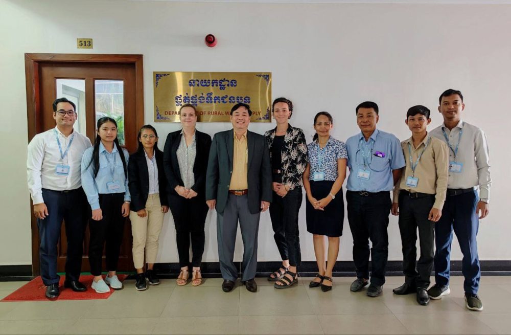 ឯកឧត្ដម ស្រ៊ិន ពុទ្ធី បានជួបពិភាក្សាការងារ ជាមួយលោកស្រី Eva Leneveu ប្រធានកិច្ចការសាធារណៈ នៃអង្គការទឹកស្អាត ១០០១ 2 photo 2024 08 23 12 37 50