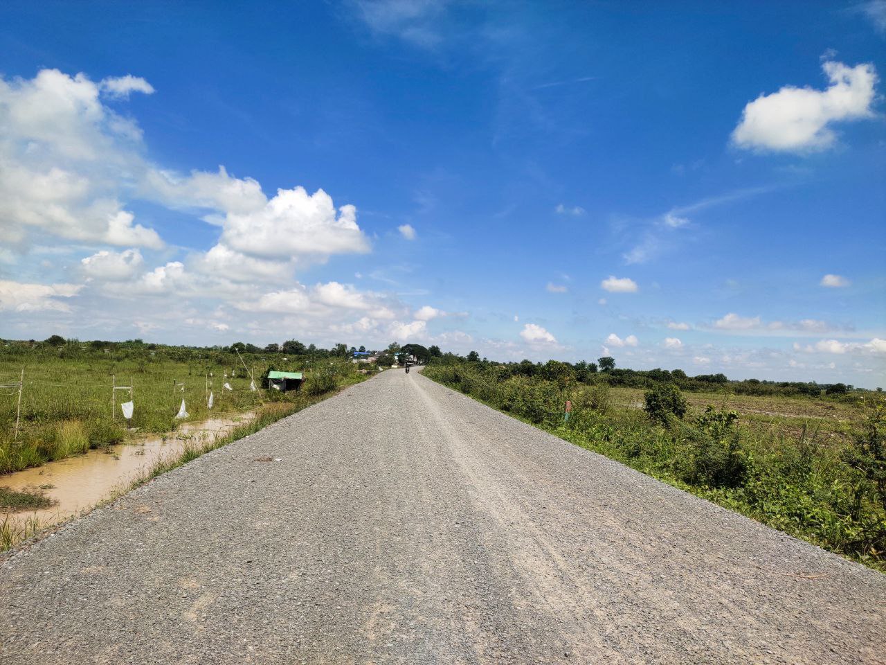 លោកស្រីបណ្ឌិត ទូច សម្ភស្ស អគ្គនាយករងបច្ចេកទេស និងជាអនុប្រធានក្រុមទី២ សមាជិក គ.ត.វ ចុះត្រួតពិនិត្យការងារសាងសង់ផ្លូវបេតុងចំនួន ០២គម្រោង 11 photo 2024 08 23 18 11 02