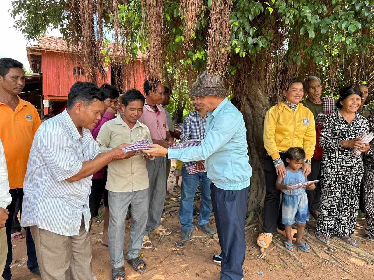 ឯកឧត្តម សាន វិសាល អញ្ជើញដឹកនាំគណៈកម្មការអន្តរក្រសួង ចុះត្រួតពិនិត្យ វាយតម្លៃបញ្ចប់សុពលភាព លើការងារស្តារឡើងវិញផ្លូវក្រាលដីល្បាយក្រួស និងសំណង់សិល្បការ្យ ចំនួន ២គម្រោង ស្ថិតនៅខេត្តត្បូងឃ្មុំ និងខេត្តក្រចេះ 12 photo 2024 08 27 06 52 33