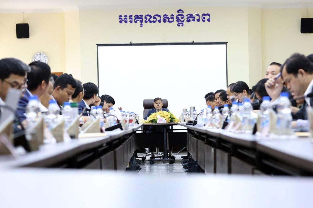 ឯកឧត្តម ឈឹម សៅគី អញ្ជើញចូលរួមកិច្ចប្រជុំពិនិត្យការងារ និងផ្តល់អនុសាសន៍ណែនាំតម្រង់ទិសដល់អនុគណៈកម្មការនានា ក្នុងការត្រៀមលក្ខណៈសម្បត្តិឆ្ពោះទៅកាន់ការរៀបចំការប្រឡងប្រជែងជ្រើសរើសមន្រ្តីរាជការស៊ីវិល ក្នុងក្របខណ្ឌក្រសួងអភិវឌ្ឍន៍ជនបទ និងគ្រូបង្រៀននៅមត្តេយ្យសិក្សា ក្នុងក្របខណ្ឌក្រសួងអប់រំ យុវជន និងកីឡា 2 photo 2024 08 28 20 07 42