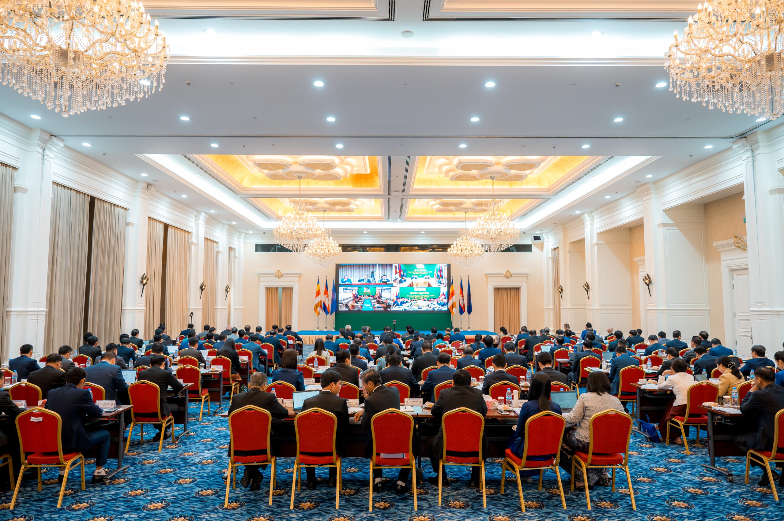 ឯកឧត្តម ឆាយ ឫទ្ធិសែន អញ្ជើញចូលរួមក្នុងកិច្ចប្រជុំពេញអង្គគណៈរដ្ឋមន្ត្រី នៅវិមានសន្ដិភាព 28 25 5 scaled