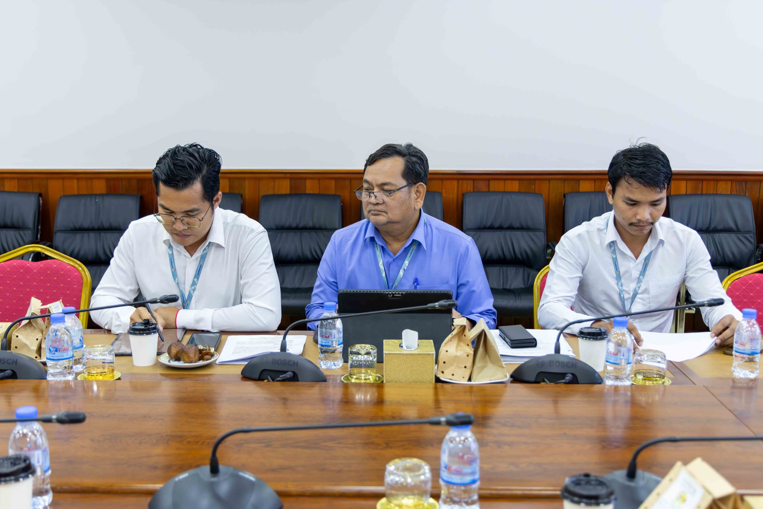 ឯកឧត្តម ឆាយ ឫទ្ធិសែន ដឹកនាំកិច្ចប្រជុំពង្រឹងការងារលទ្ធផលនៃការងារឥណទានជនបទ និងទិសដៅអនុវត្តបន្តក្រោមការទទួលខុសត្រូវរបស់ក្រសួងអភិវឌ្ឍន៍ជនបទ 7 5 14 scaled