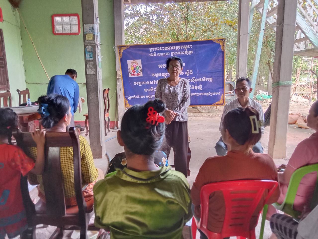 លោក ហ៊ន ហុន ប្រធានការិយាល័យអភិវឌ្ឍន៍សេដ្ឋកិច្ចជនបទ នៃមន្ទីរអភិវឌ្ឍន៍ជនបទខេត្តព្រៃវែង បានបើកវគ្គខ្លីស្ដីពីកសិកម្ម នៅឃុំជ្រៃ ស្រុកស្វាយអន្ទរ 9 photo 2024 09 09 15 49 30