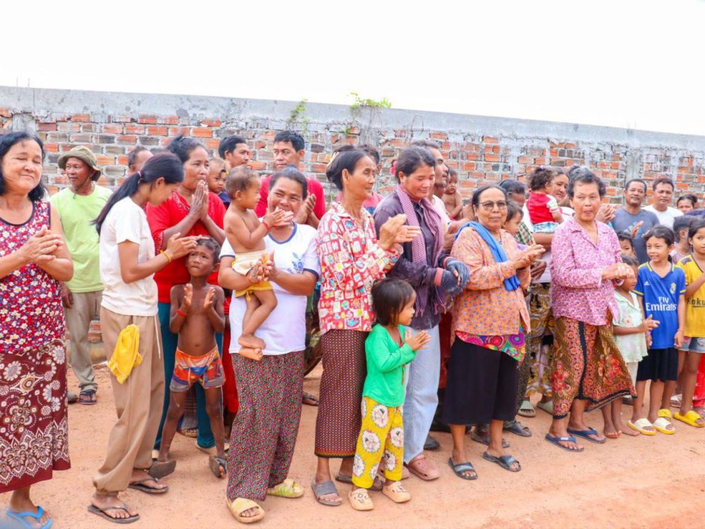 ឯកឧត្តម ឈឹម សៅគី អញ្ជើញដឹកនាំគណៈកម្មការអន្តរក្រសួង ចុះត្រួតពិនិត្យ វាយតម្លៃបញ្ចប់សុពលភាពលើការងារស្ថាបនាផ្លូវក្រាលដីល្បាយថ្មភ្នំចំនួន ១ខ្សែ ប្រវែង ១ ៣៤០ម៉ែត្រ និងស្ថាបនាផ្លូវក្រាលបេតុង ចំនួន២ខ្សែ ប្រវែងសរុប ១ ០០៥ម៉ែត្រ នៅស្រុកមុខកំពូល ខេត្តកណ្តាល 2 photo 2024 09 11 21 11 38 2