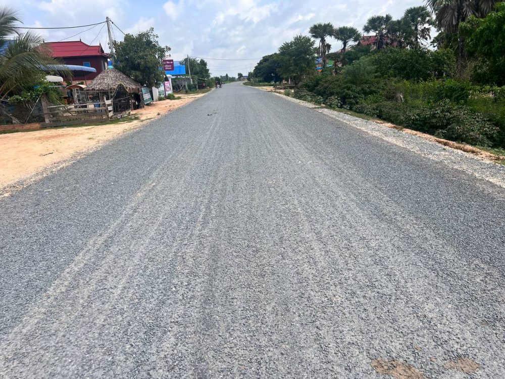 លោក ឡុក វុឌ្ឍី និងមន្ត្រីនៃមន្ទីរអភិវឌ្ឍន៍ជនបទខេត្តព្រៃវែង អញ្ជើញចុះពិនិត្យលទ្ធផលការងារសាងសង់សំណង់ផ្គត់ផ្គង់ទឹកជនបទ និងចូលរួមជាមួយ គ.ត.វ 2 photo 2024 09 23 15 44 51 3