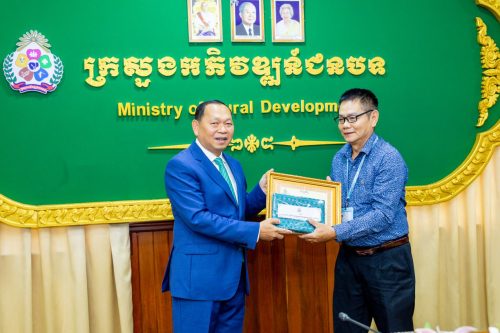 មន្ត្រីចូលនិវត្ត