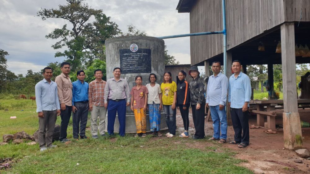 លោក អៀម អឿន អញ្ជើញចូលរួមចុះពិនិត្យប្រគល់ទទួលបញ្ចប់១០០%លើគម្រោងអណ្តូងស្នប់ និងអាងត្រងទឹក 2 photo 2024 10 08 18 45 51