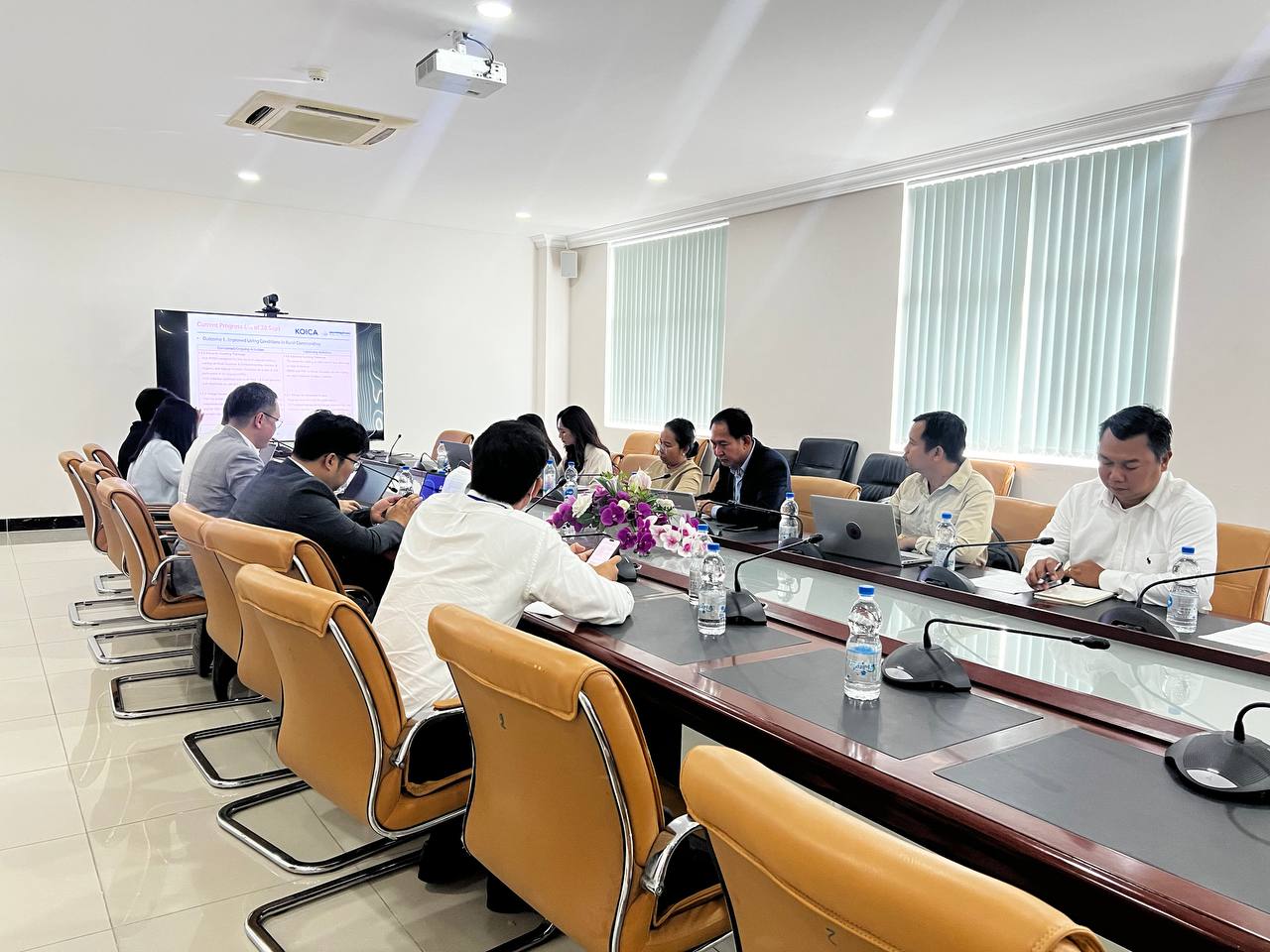 លោក អឿន ធារិទ្ធ អញ្ជើញដឹកនាំកិច្ចប្រជុំពិនិត្យវឌ្ឍនភាព និងលើកទិសដៅបន្តនៃការងារអនុវត្តគម្រោងការកសាងភូមិសន្តិភាព តាមរយ:ការអភិវឌ្ឍសហគមន៍ជនបទចម្រុះ 8 photo 2024 10 16 15 09 11