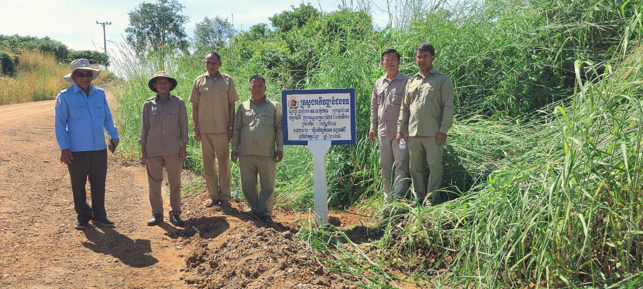 លោក អៀម អឿន ប្រធានមន្ទីរអភិវឌ្ឍន៍ជនបទខេត្តរតនគិរី និងសហការីពិនិត្យការជួសជុលផ្លូវ នៅស្រុកអូរយ៉ាដាវ 7 photo 2024 10 16 18 32 30