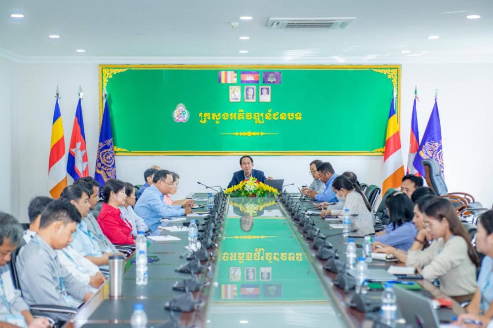 លោក អឿន ធារិទ្ធ អញ្ជើញដឹកនាំកិច្ចប្រជុំប្រចាំខែតុលា ឆ្នាំ២០២៤ របស់នាយកដ្ឋានអភិវឌ្ឍន៍សហគមន៍ 2 photo 2024 10 25 11 38 19