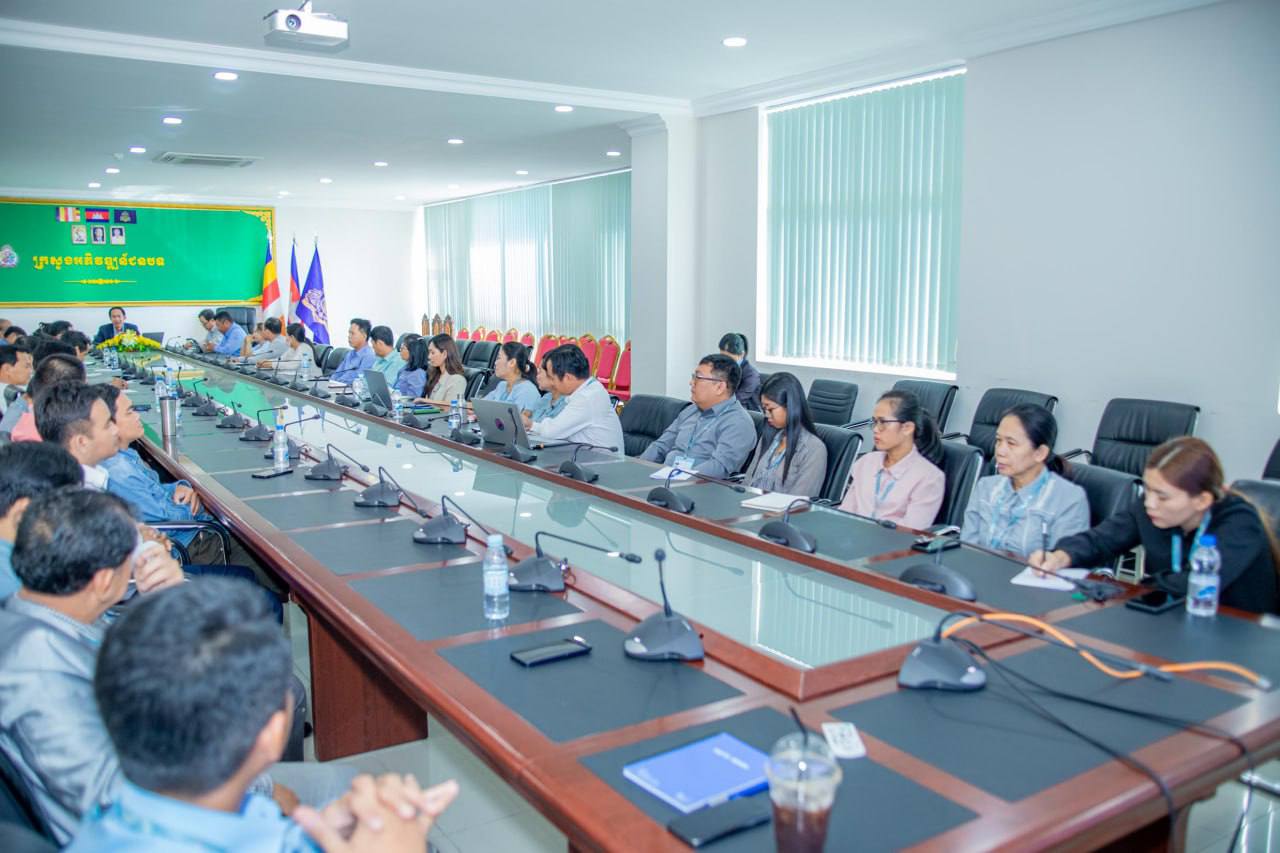 លោក អឿន ធារិទ្ធ អញ្ជើញដឹកនាំកិច្ចប្រជុំប្រចាំខែតុលា ឆ្នាំ២០២៤ របស់នាយកដ្ឋានអភិវឌ្ឍន៍សហគមន៍ 8 photo 2024 10 25 11 38 54