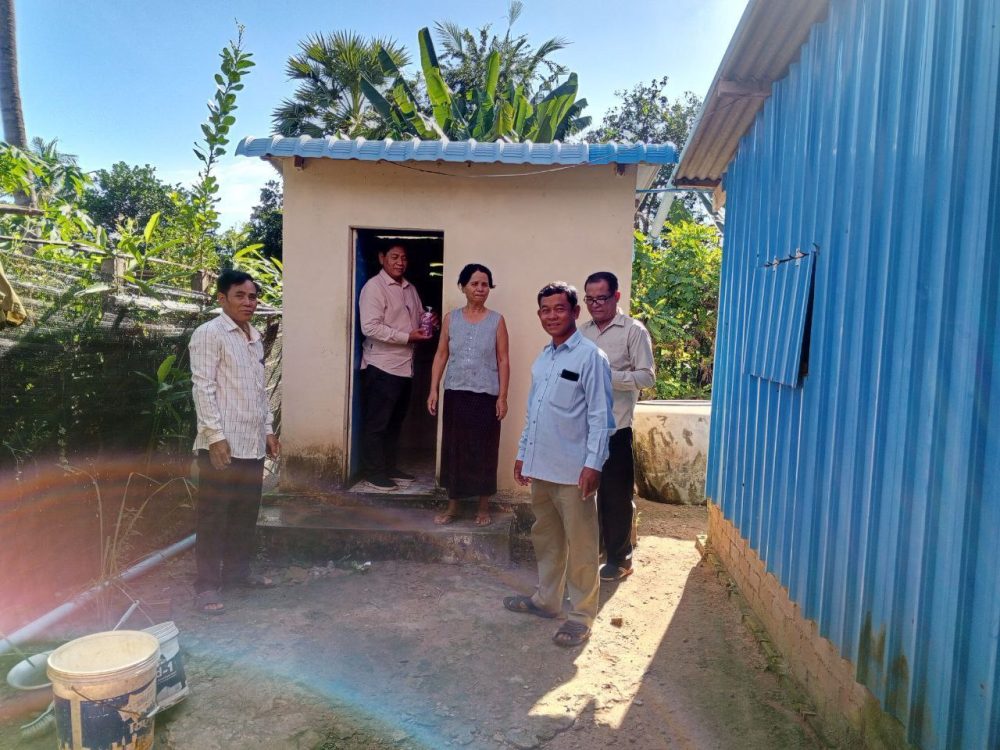 ក្រុមការងារមន្ទីរអភិវឌ្ឍន៍ជនបទខេត្តកំពង់ធំ បានចុះទៅផ្ទៀងផ្ទាត់ODF នៅស្រុកប្រាសាទបល្ល័ង្ក ខេត្តកំពង់ធំ 2 photo 2024 10 30 16 04 10 2